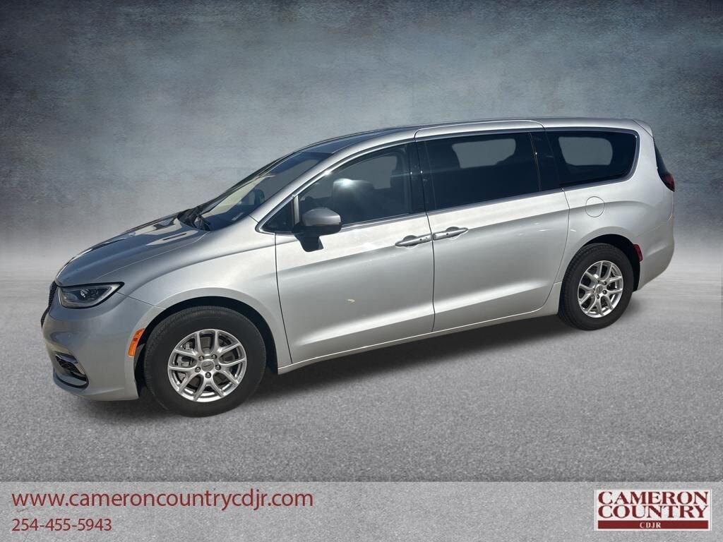 Used 2023 Chrysler Pacifica Touring L Minivan/Van
