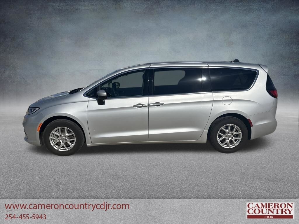 Used 2023 Chrysler Pacifica Touring L Minivan/Van