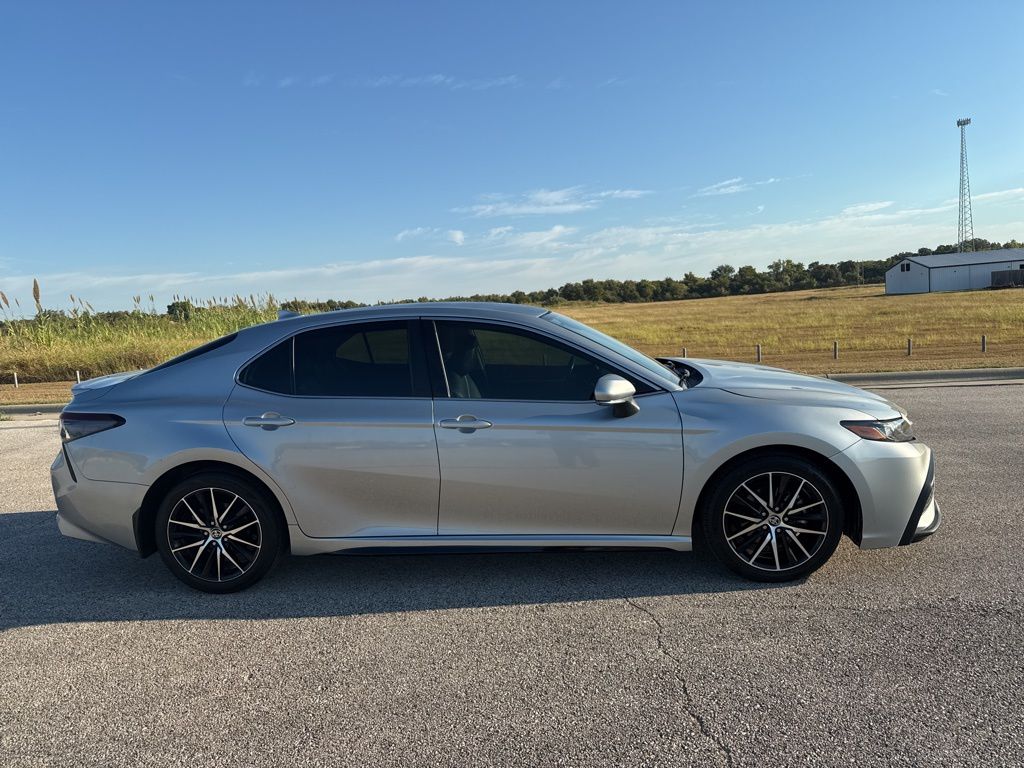 2024 Toyota Camry SE photo 2