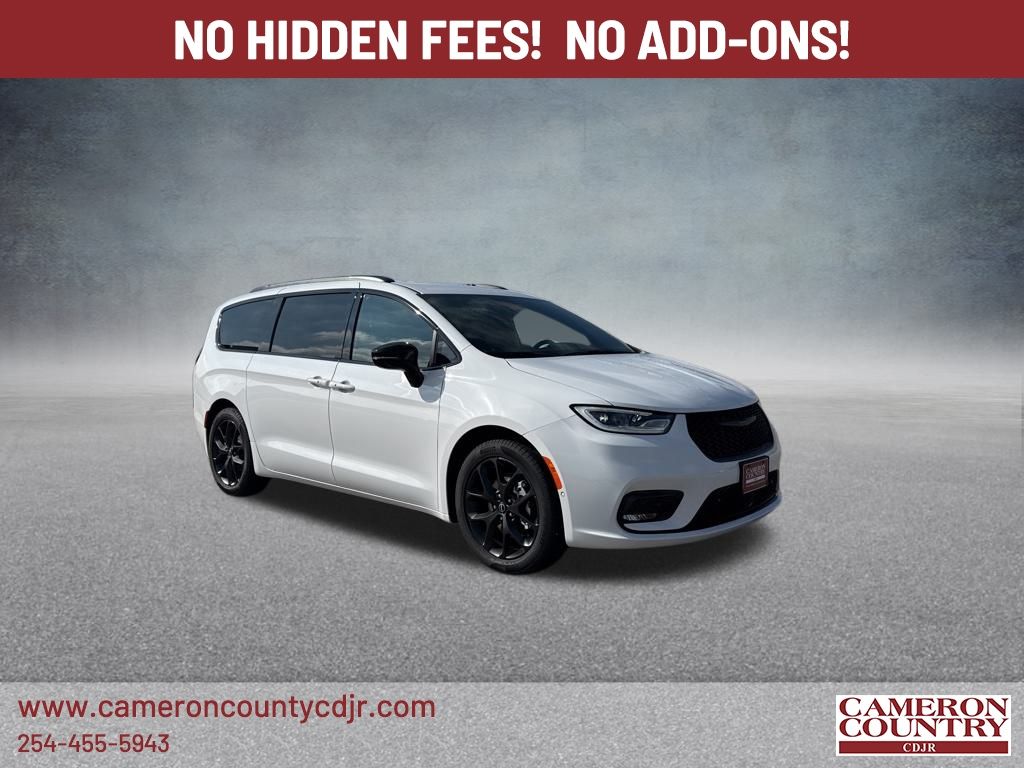 New 2026 Chrysler Pacifica Select
