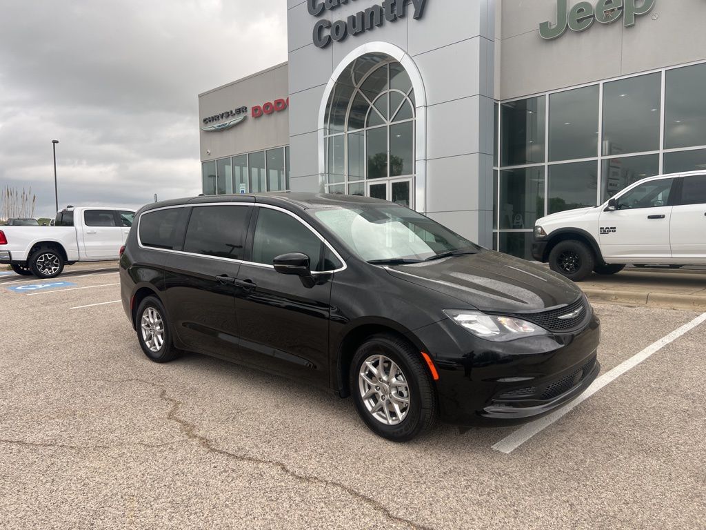 2025 Chrysler Voyager LX's photo