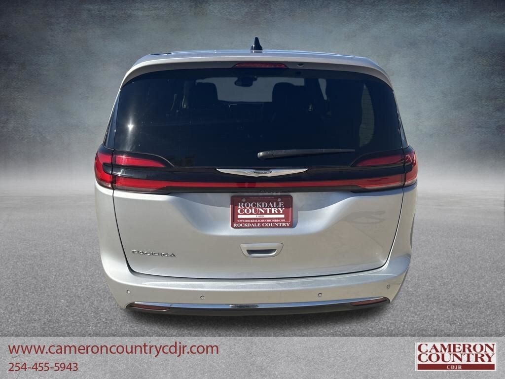 Used 2023 Chrysler Pacifica Touring L Minivan/Van
