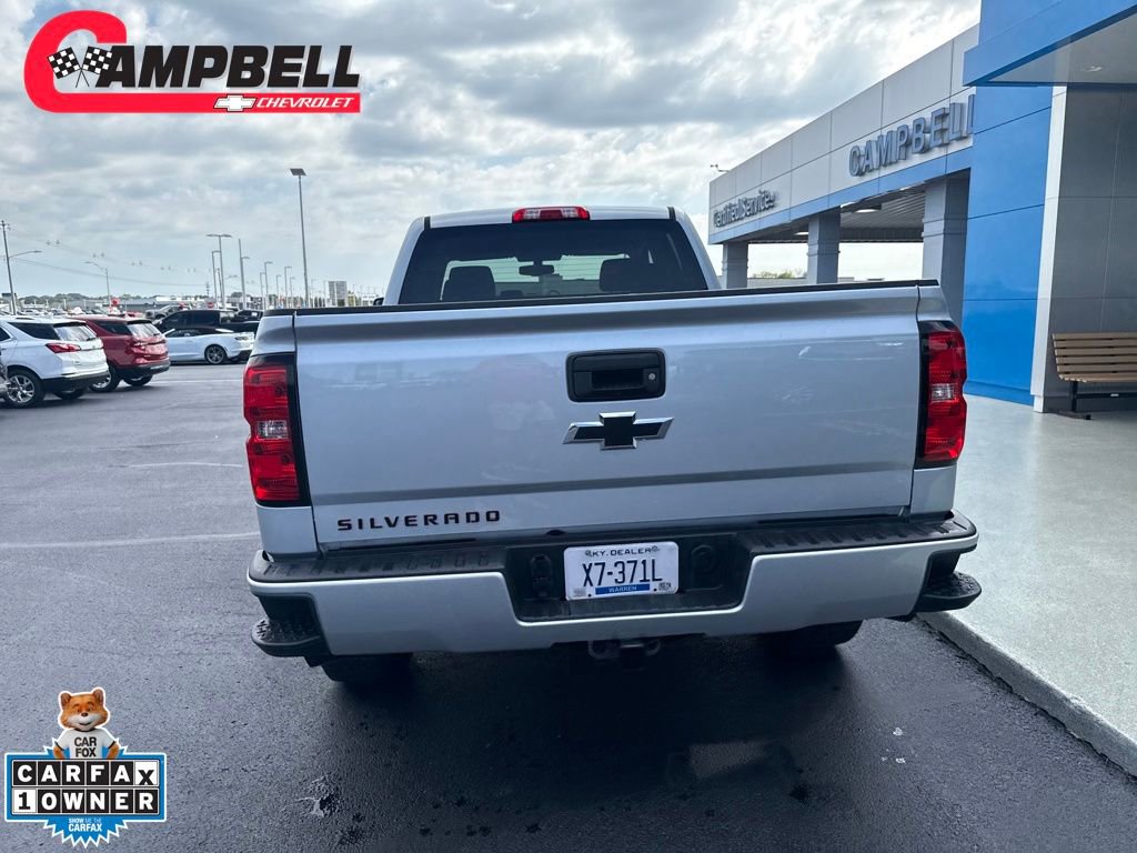 2018 Chevrolet Silverado LT photo 4