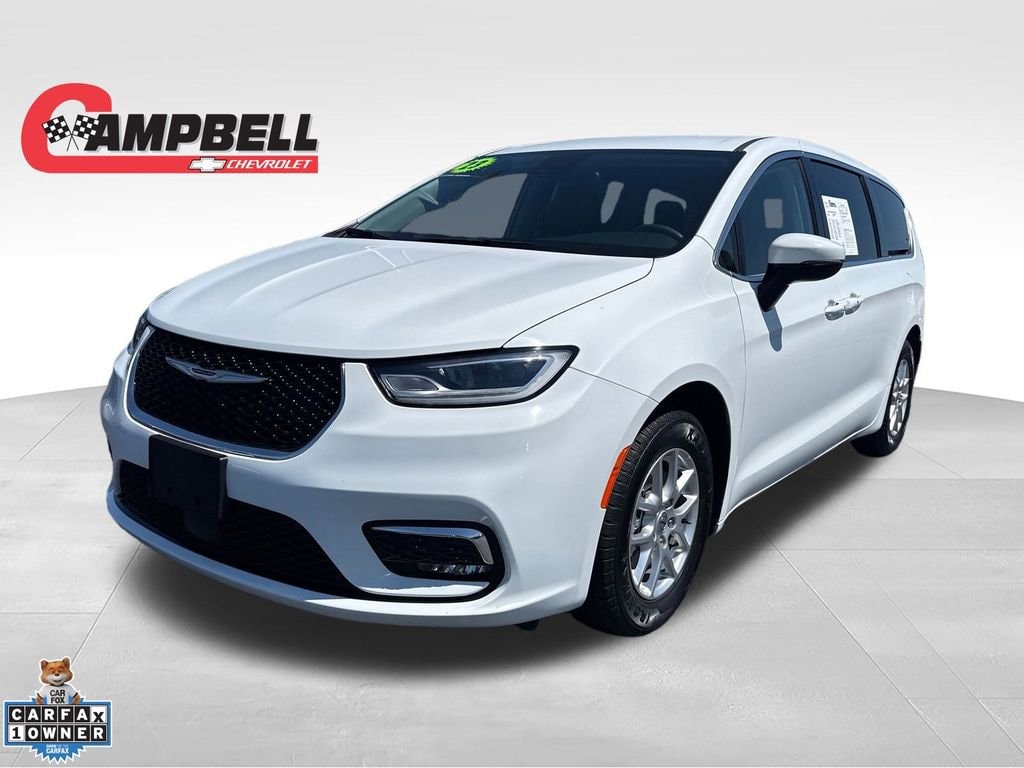 2023 Chrysler Pacifica Touring L's photo