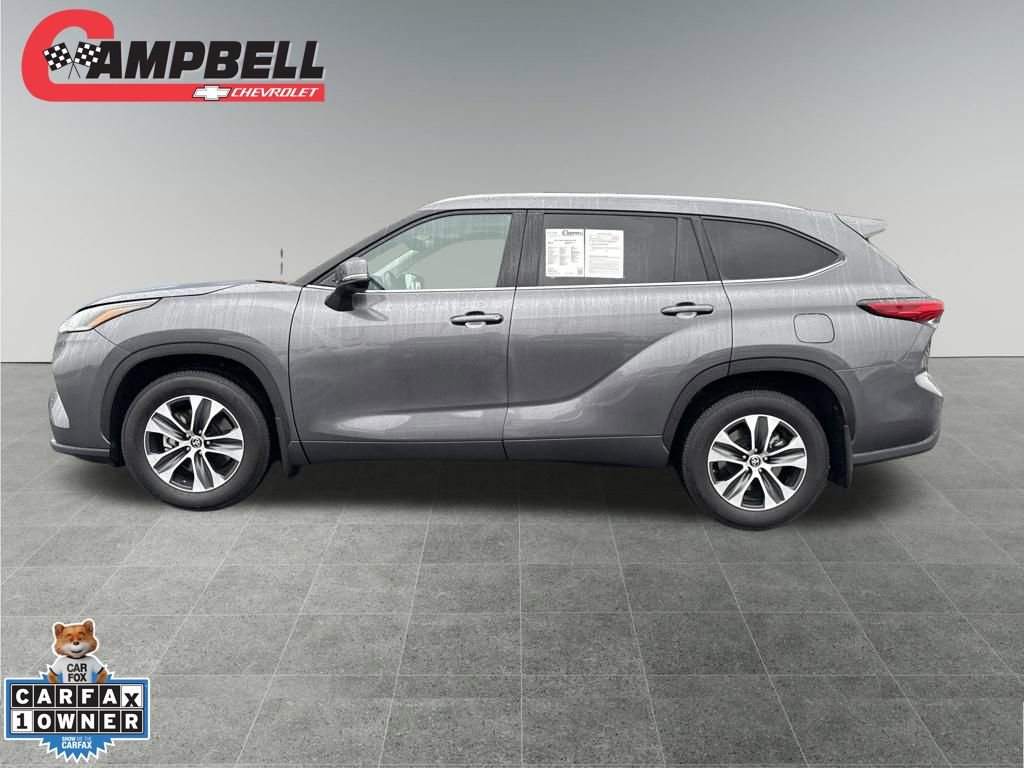 2021 Toyota Highlander XLE photo 2