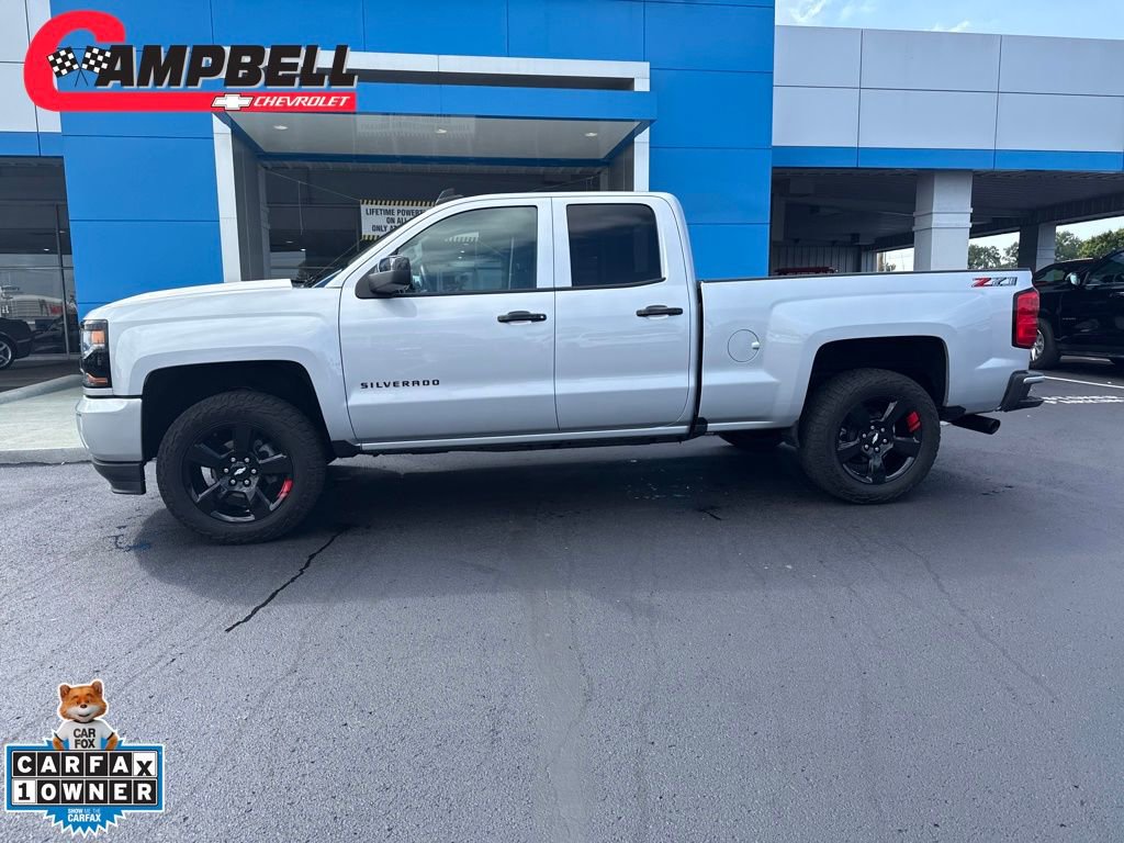 2018 Chevrolet Silverado LT photo 2