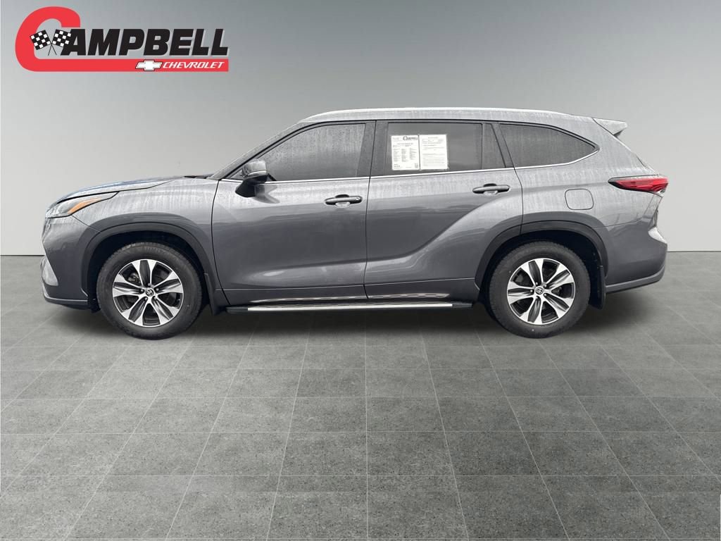 2023 Toyota Highlander L photo 2