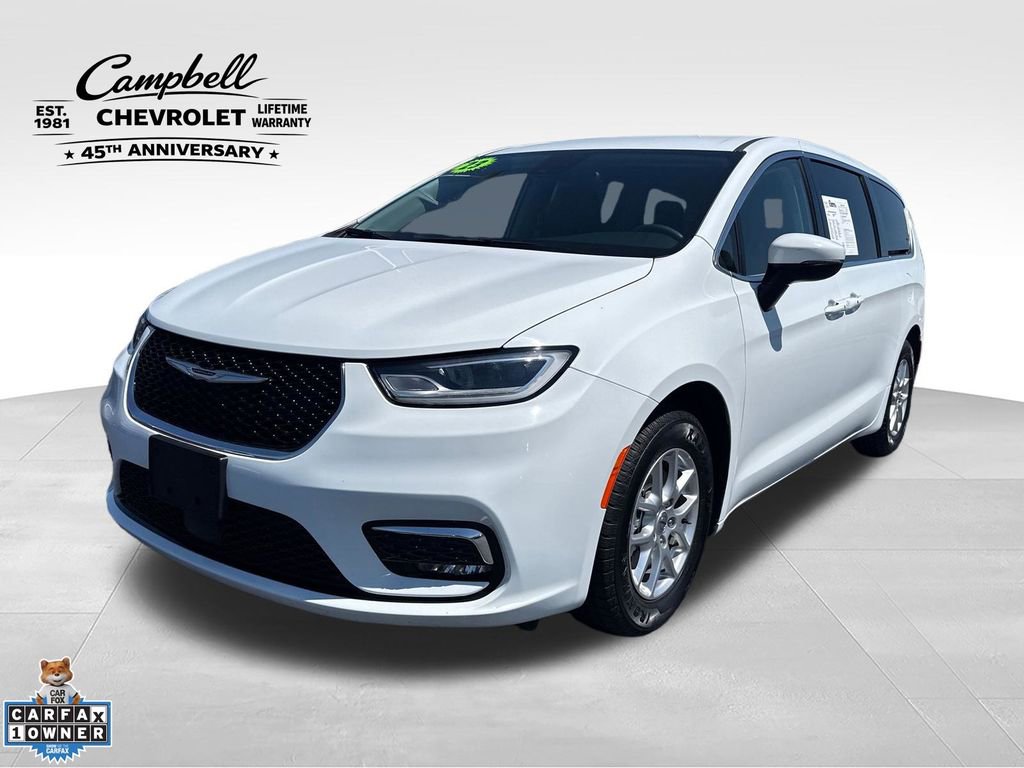2023 Chrysler Pacifica Touring L's photo