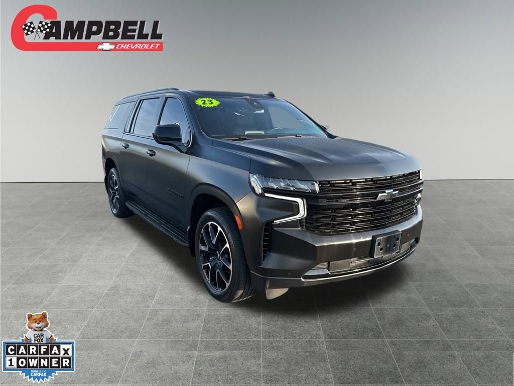 2023 Chevrolet Suburban RST's photo