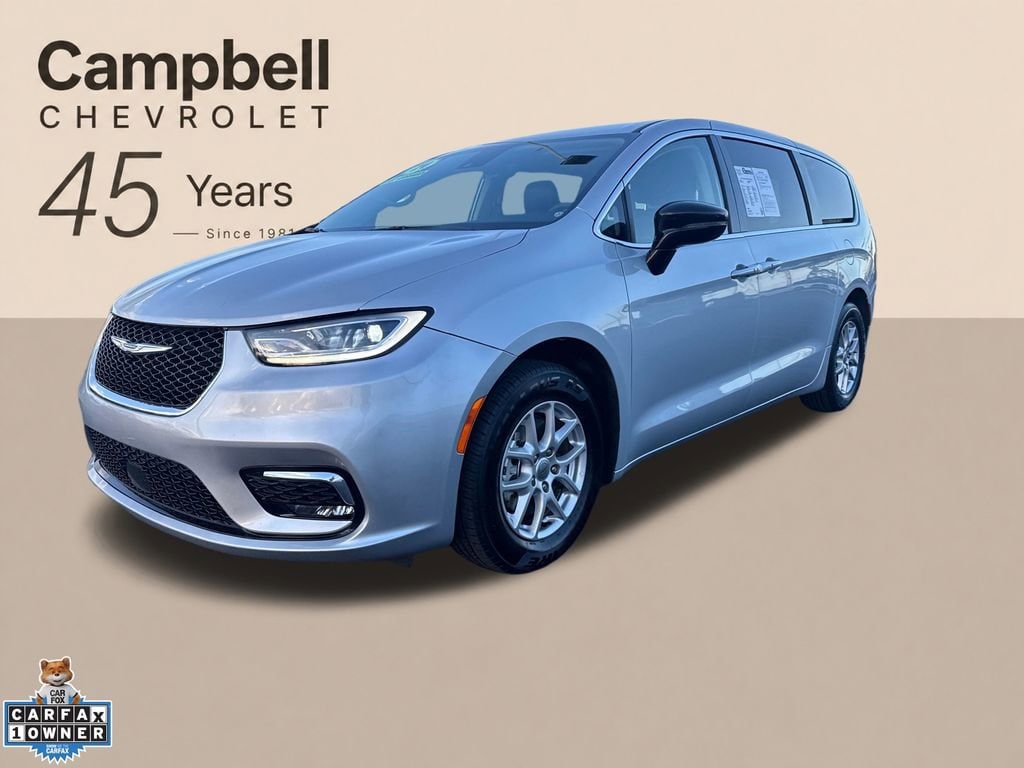 2024 Chrysler Pacifica Touring L's photo