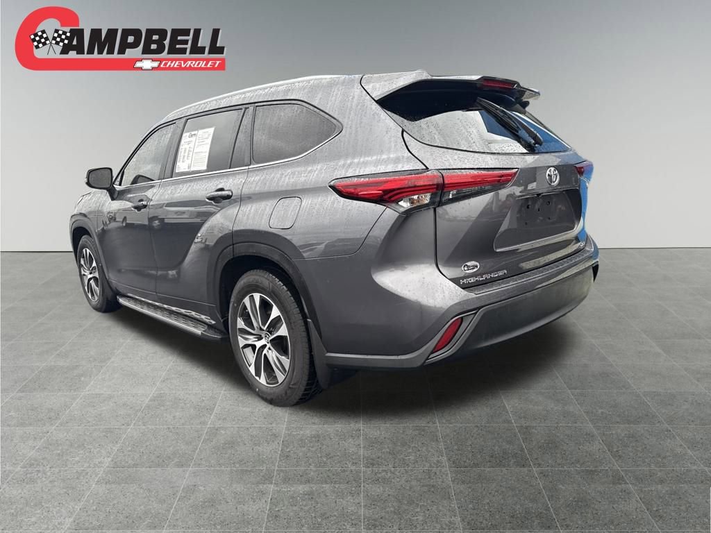 2023 Toyota Highlander L photo 3