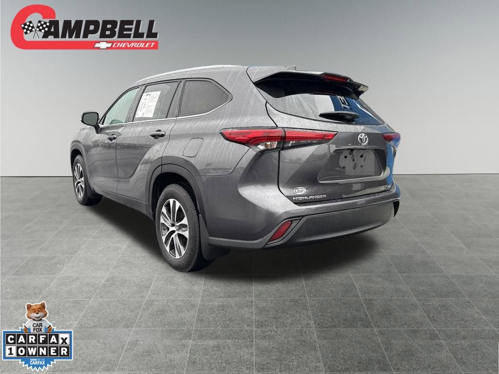 2021 Toyota Highlander XLE photo 3