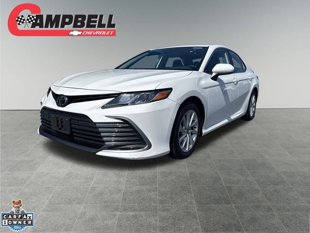 2024 Toyota Camry LE's photo