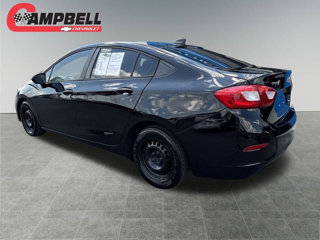 2017 Chevrolet Cruze LS photo 3