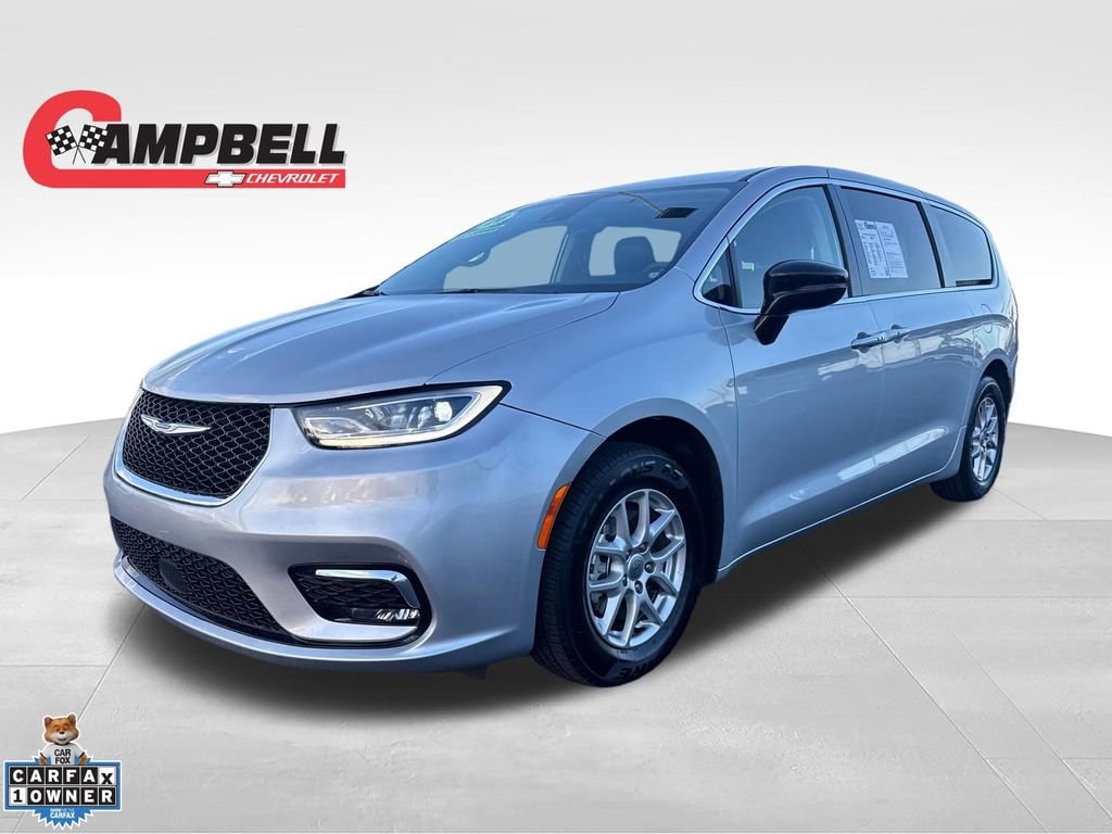 2024 Chrysler Pacifica Touring L's photo