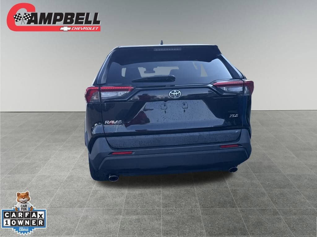 2021 Toyota RAV4 XLE photo 4