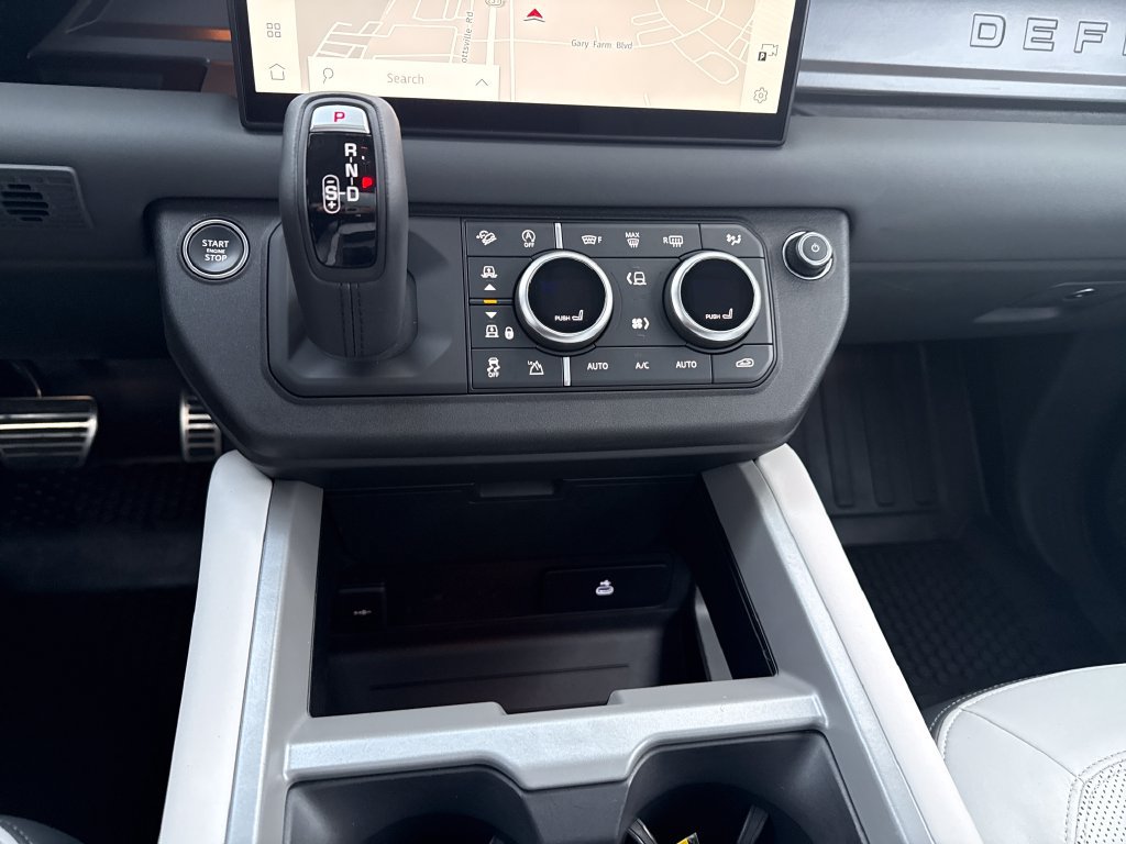 2025 Land Rover Defender V8 - Photo 21