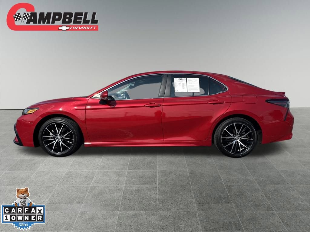 2022 Toyota Camry SE photo 2