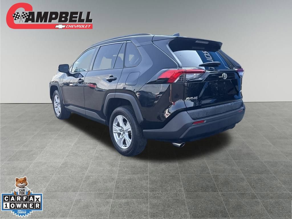 2021 Toyota RAV4 XLE photo 3