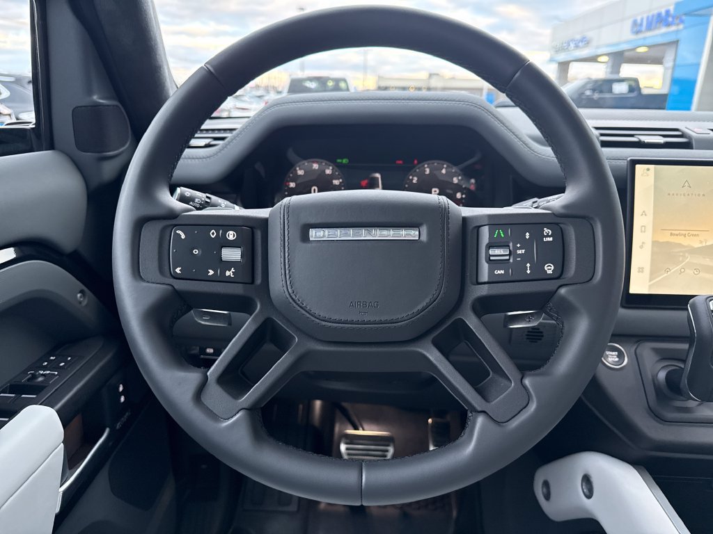 2025 Land Rover Defender V8 - Photo 17