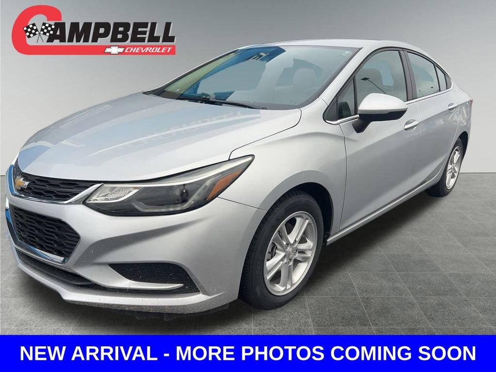 2018 Chevrolet Cruze LT photo 2