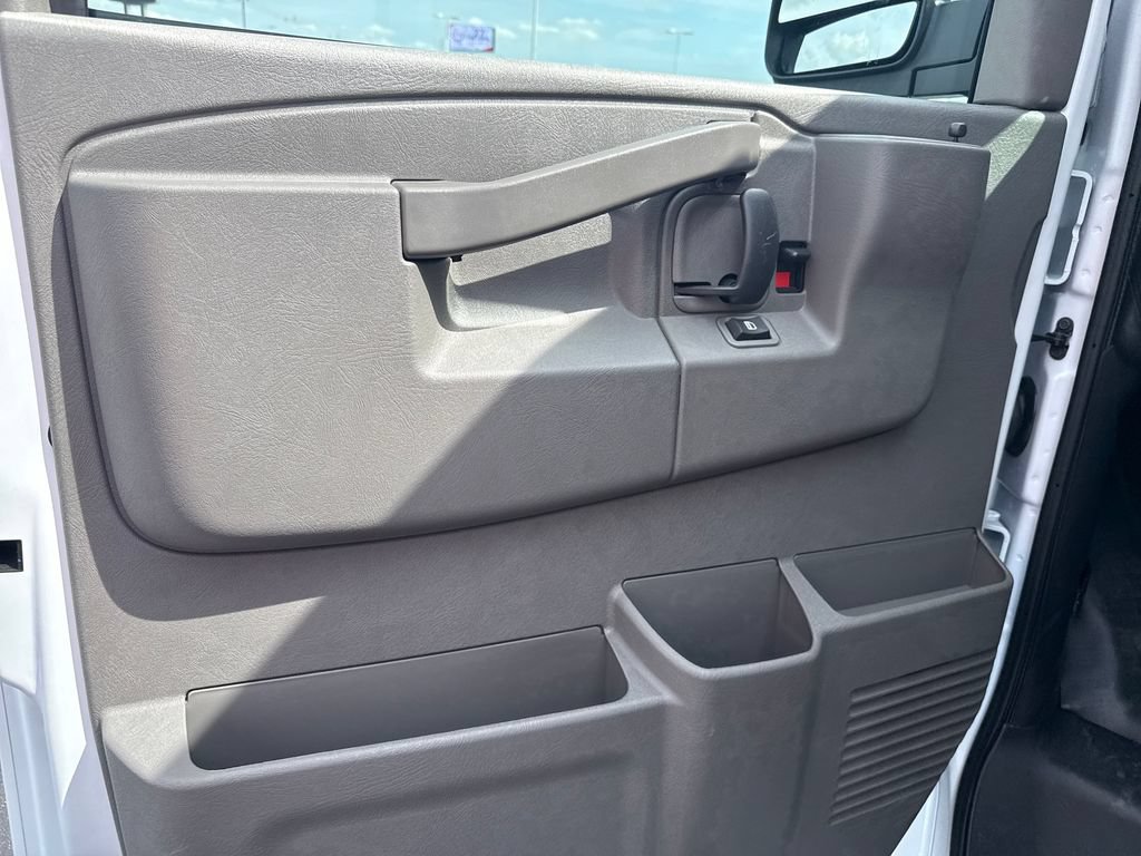 2026 Chevrolet Express Cargo Work Van - Photo 23