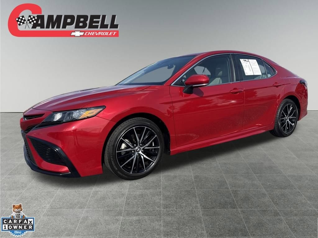2022 Toyota Camry SE's photo