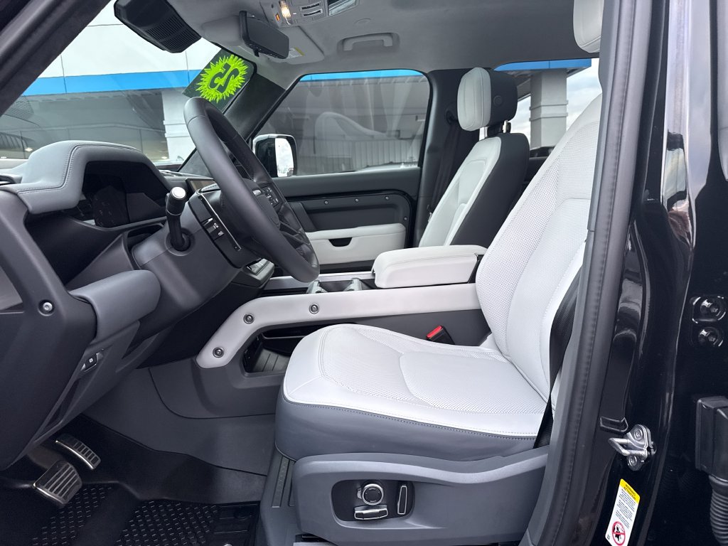 2025 Land Rover Defender V8 - Photo 11