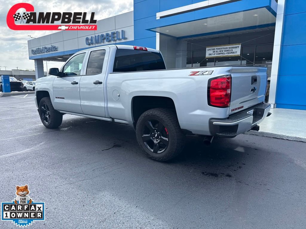 2018 Chevrolet Silverado LT photo 3