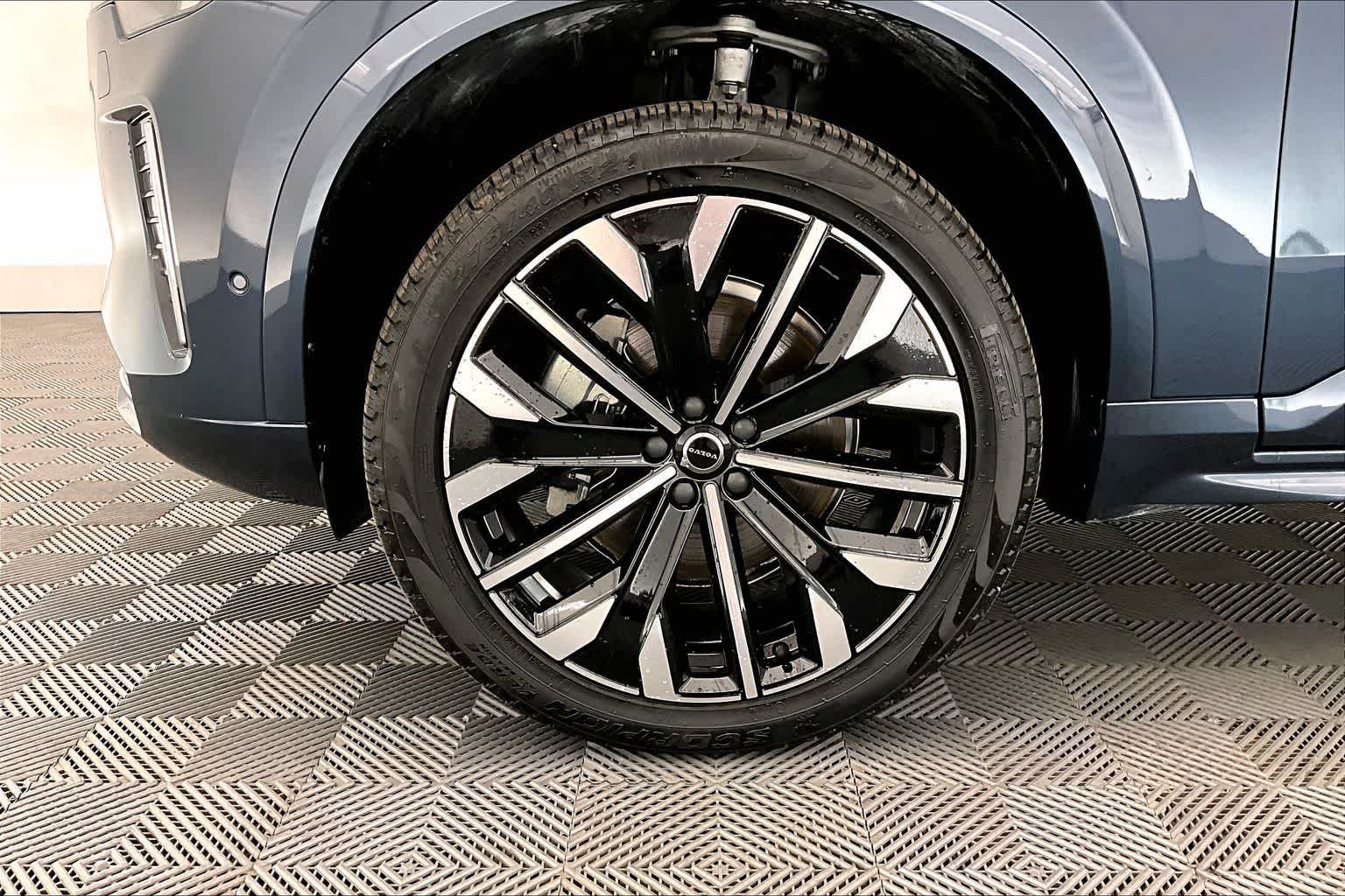 Thumbnail: 2025 Volvo XC90 - 8