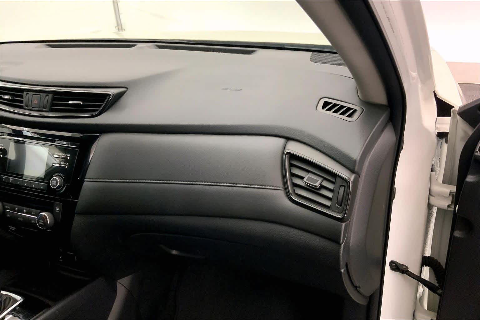 Thumbnail: 2017 Nissan Rogue - 23