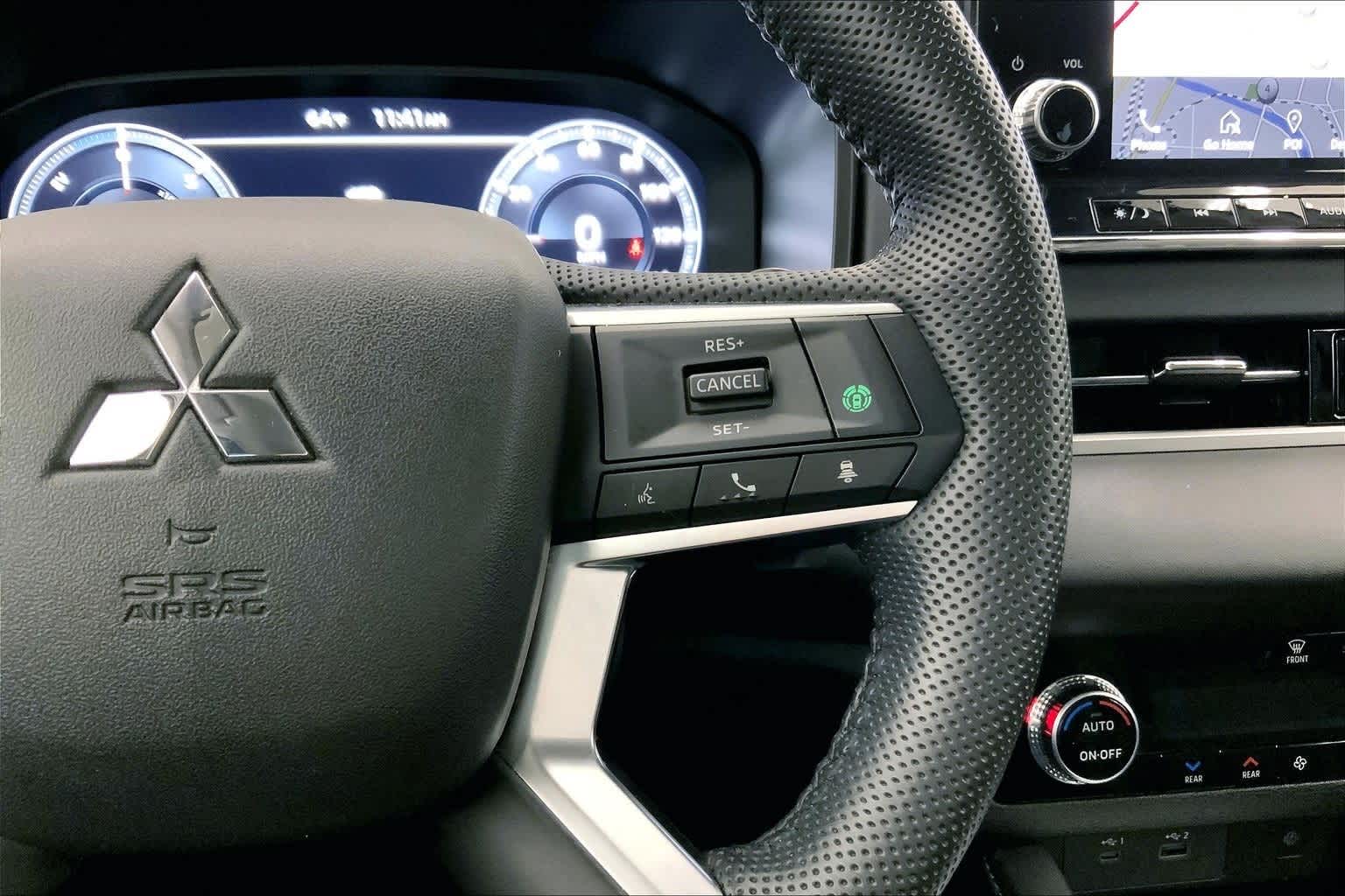 Thumbnail: 2023 Mitsubishi Outlander - 25