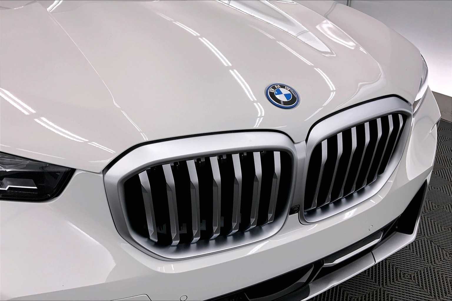 Thumbnail: 2025 BMW X5 - 33