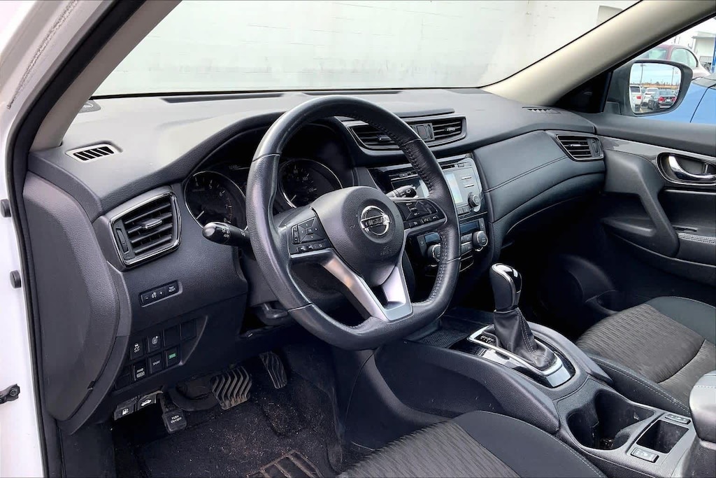 Used 2017 Nissan Rogue SV SUV