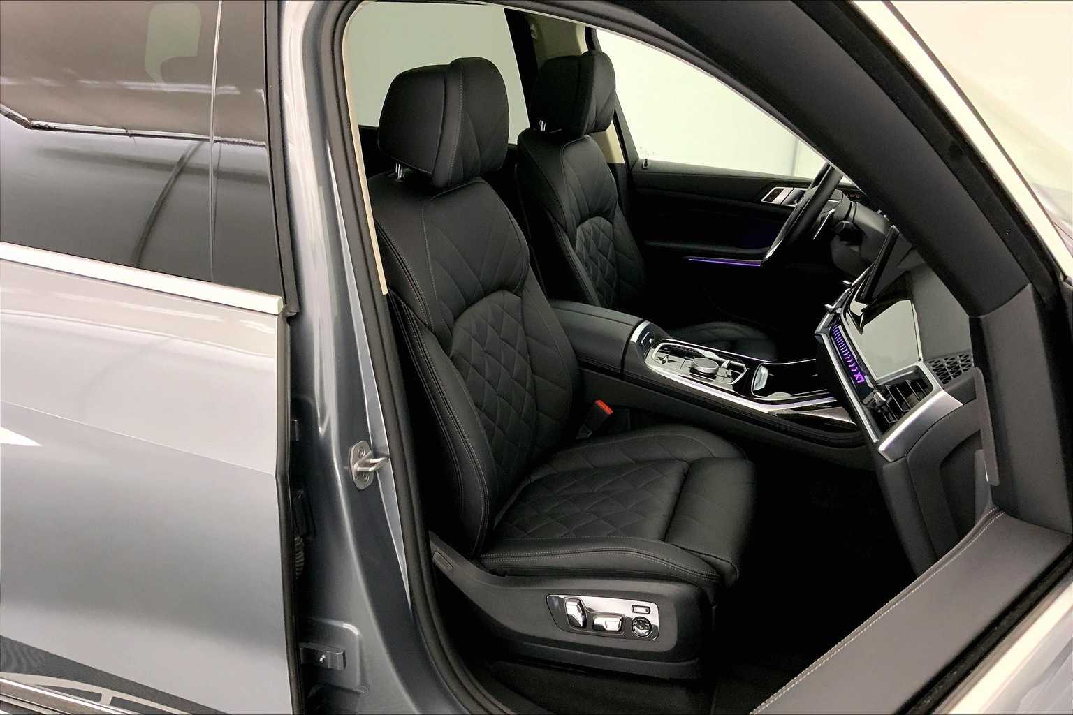 Thumbnail: 2024 BMW X7 - 13