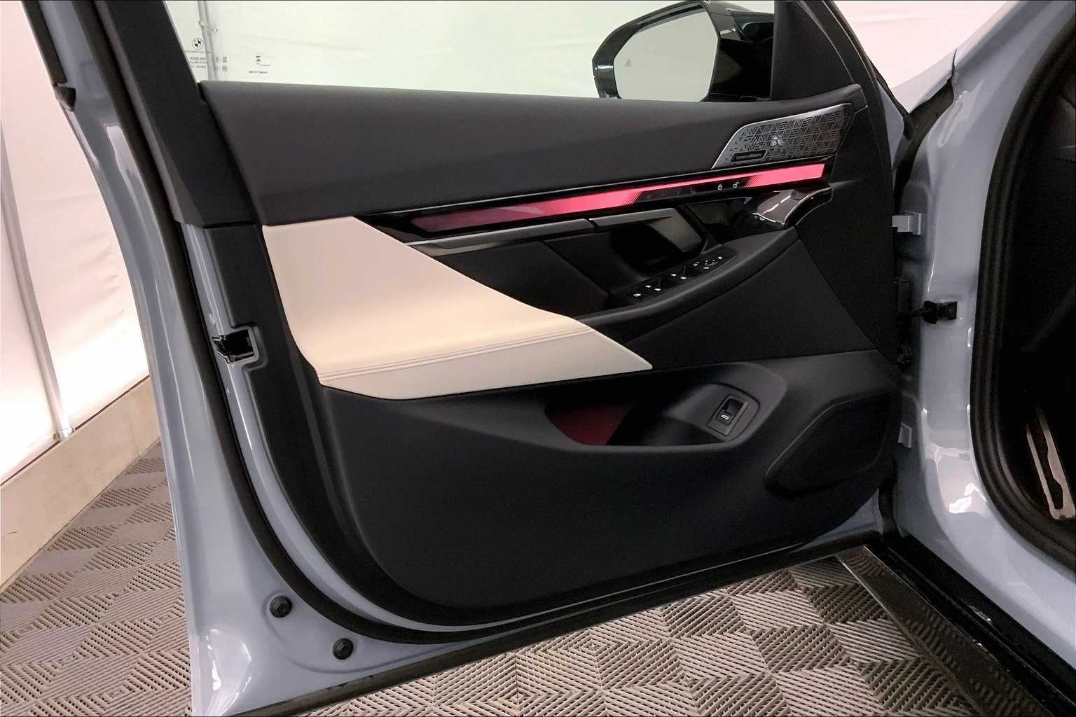 Thumbnail: 2024 BMW i5 - 27