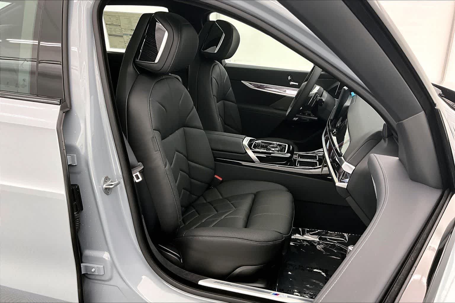 Thumbnail: 2026 BMW 7 Series - 14