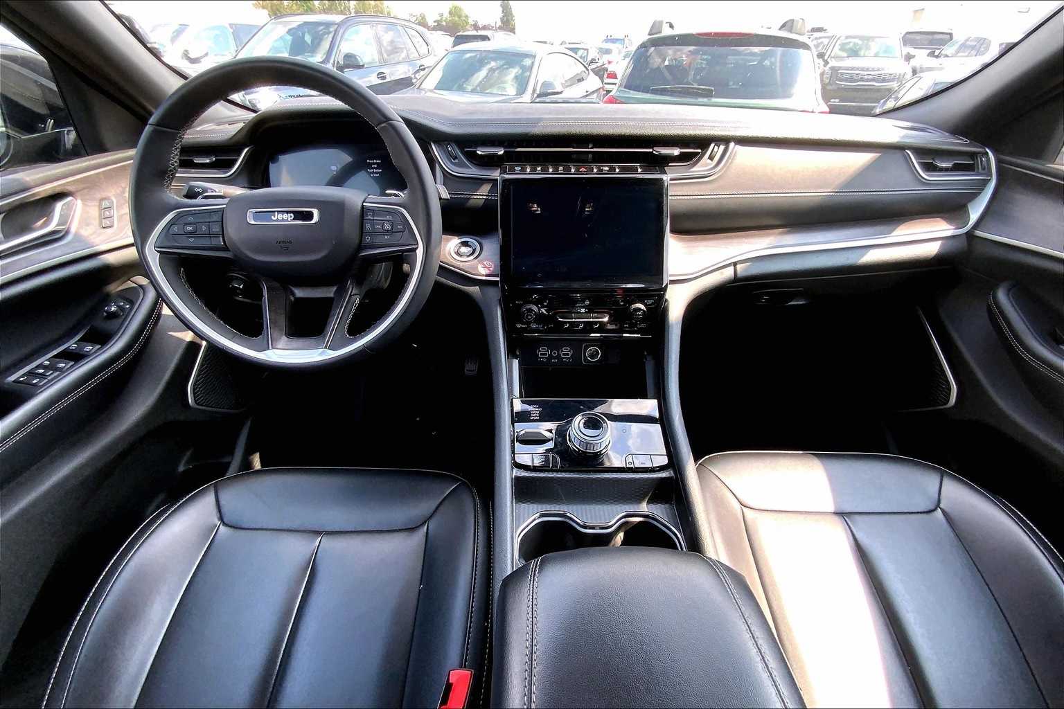 Thumbnail: 2024 Jeep Grand Cherokee - 10