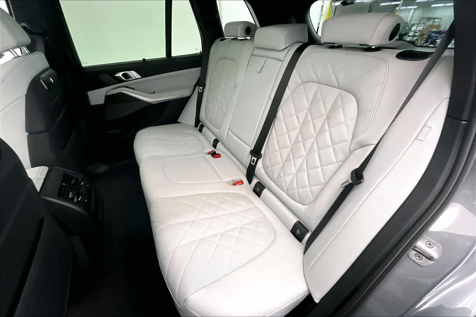 Thumbnail: 2026 BMW X5 - 13