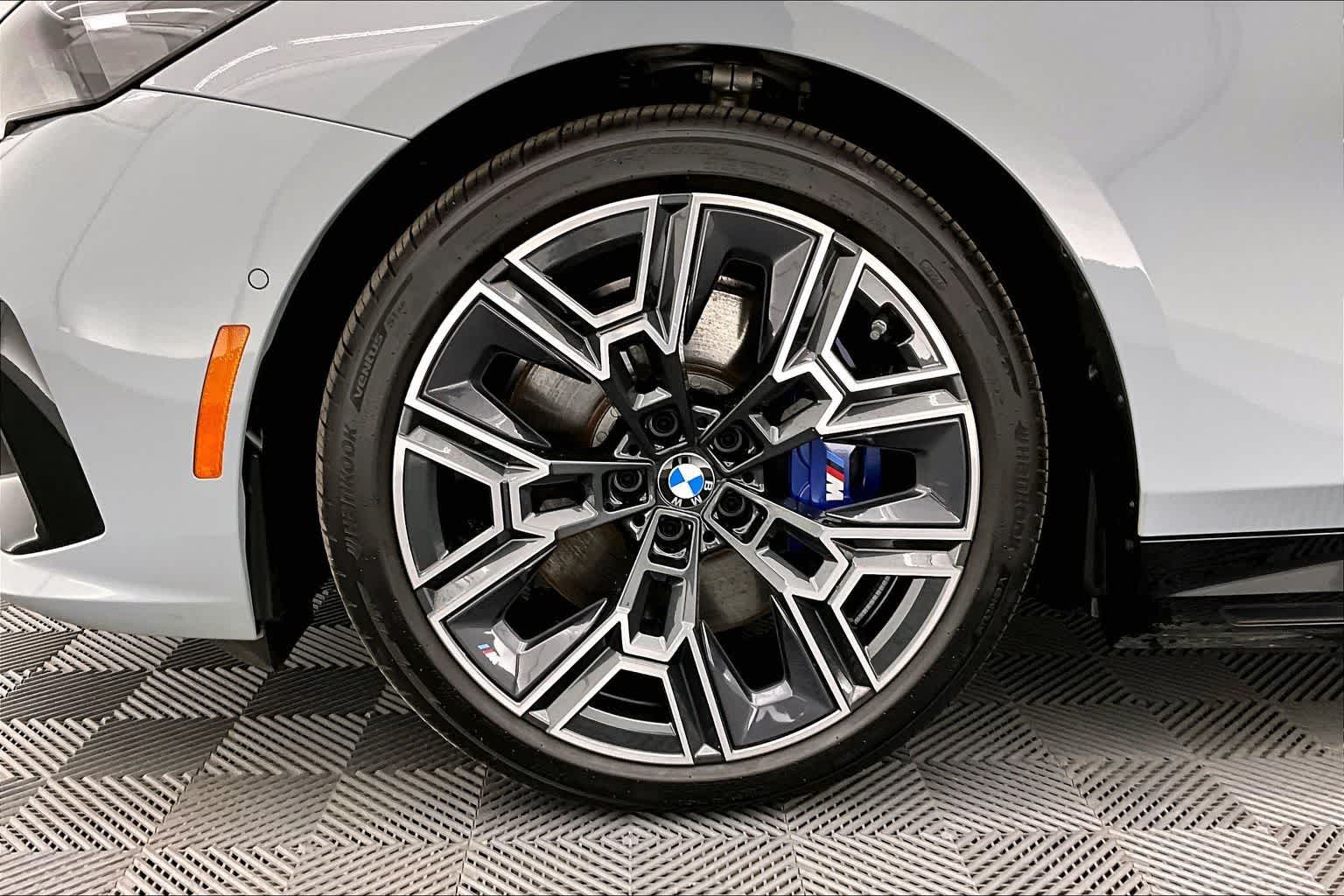 Thumbnail: 2026 BMW i5 - 8