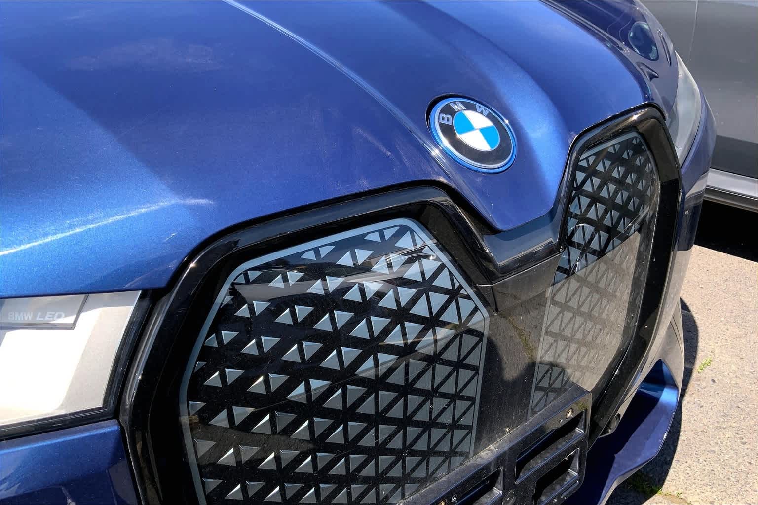 Thumbnail: 2023 BMW iX - 17