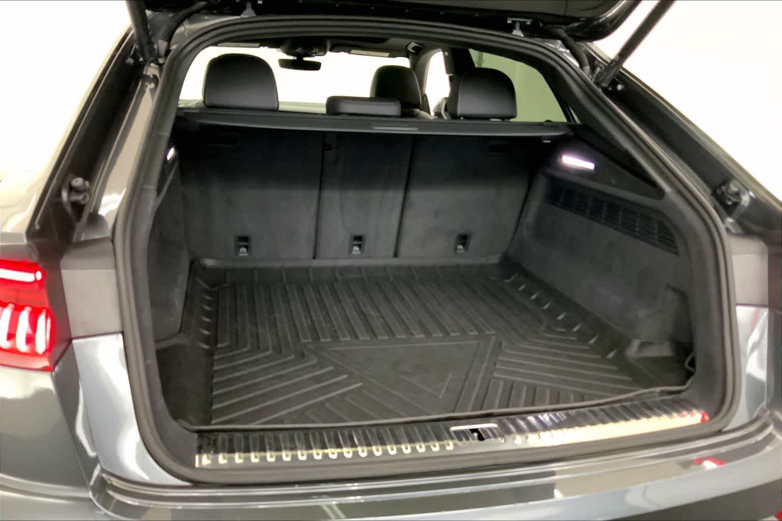 Thumbnail: 2022 Audi Q8 - 18