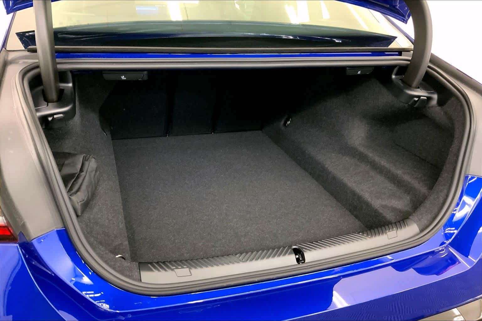 Thumbnail: 2025 BMW M5 - 18