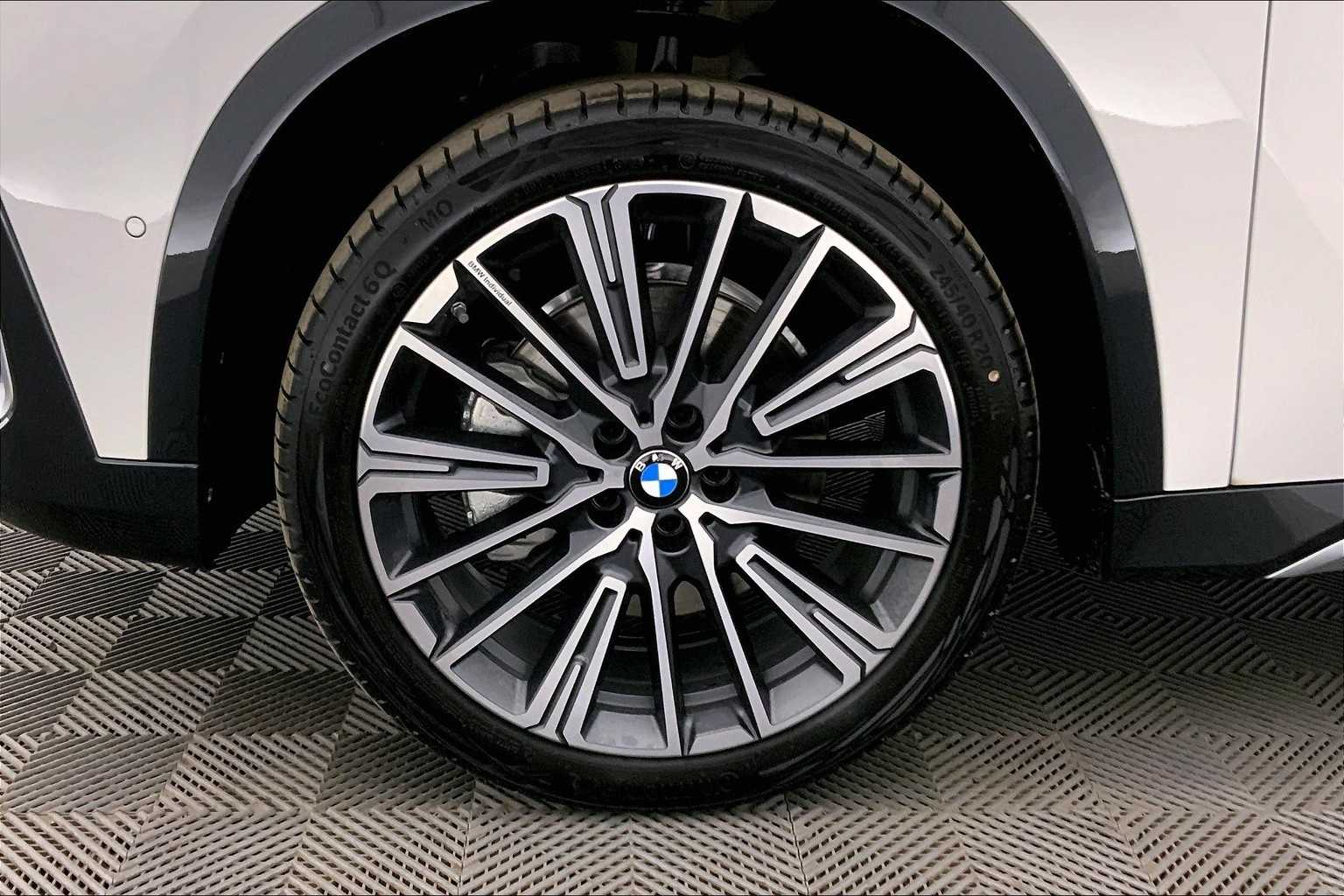 Thumbnail: 2025 BMW X1 - 8