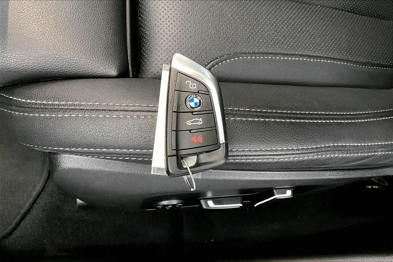 Thumbnail: 2025 BMW i4 - 19