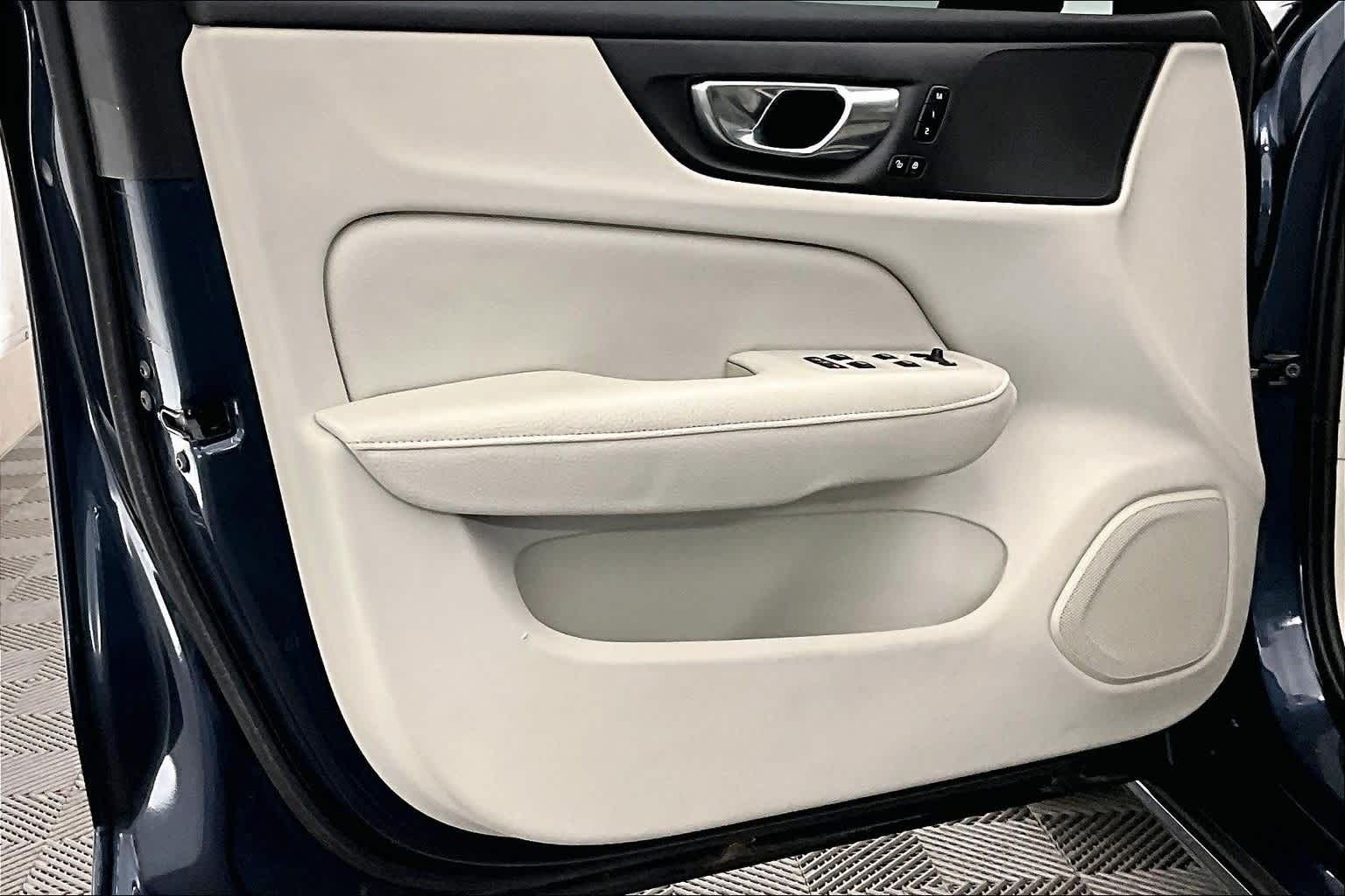 Thumbnail: 2022 Volvo S60 - 27