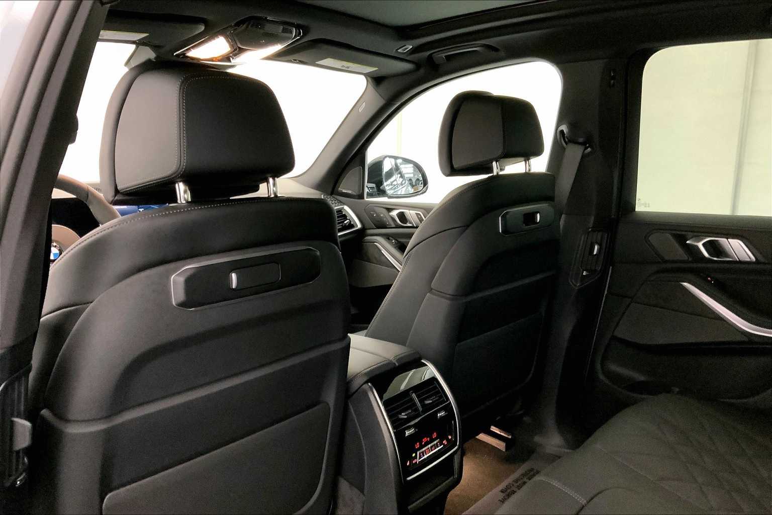 Thumbnail: 2026 BMW X5 - 12