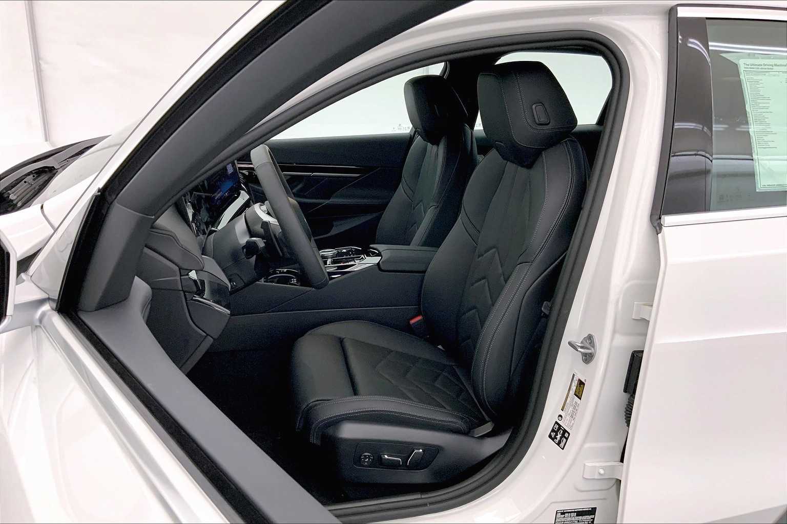 Thumbnail: 2025 BMW 5 Series - 11