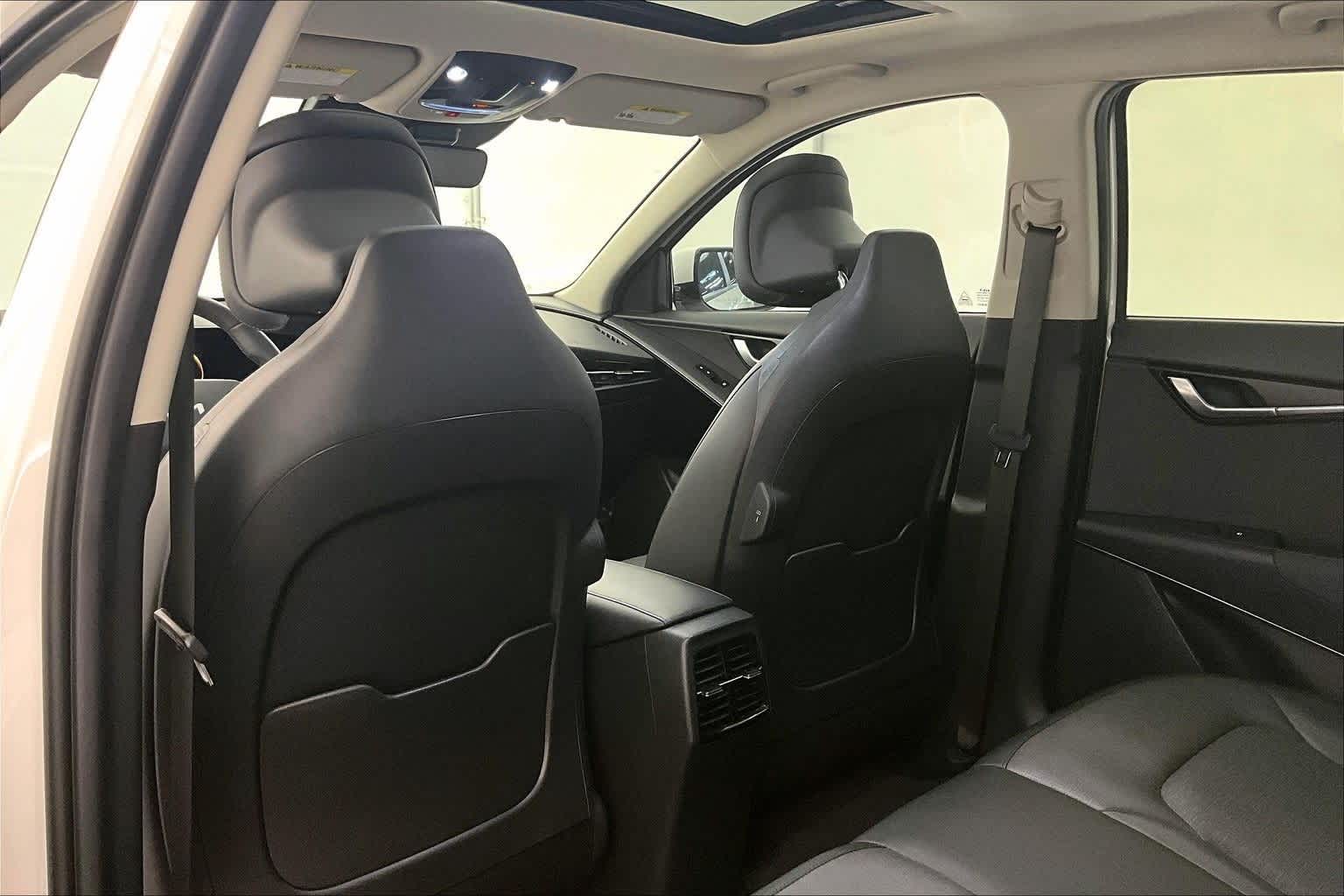 Thumbnail: 2023 Kia Niro - 12