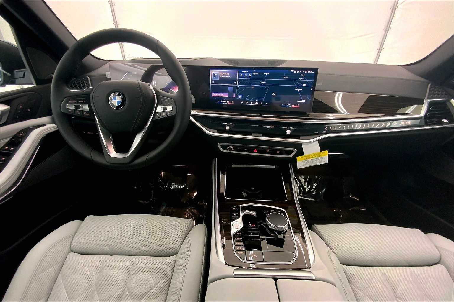 Thumbnail: 2026 BMW X5 - 10